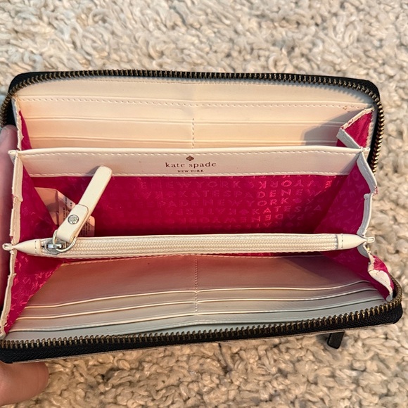 Kate Spade Black Wallet with Apple Print - Picture 6 of 11